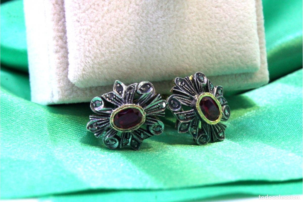 Joyeria: Pendientes en oro y plata de 19,2K con diamantes y rub&iacute;es. - Foto 4