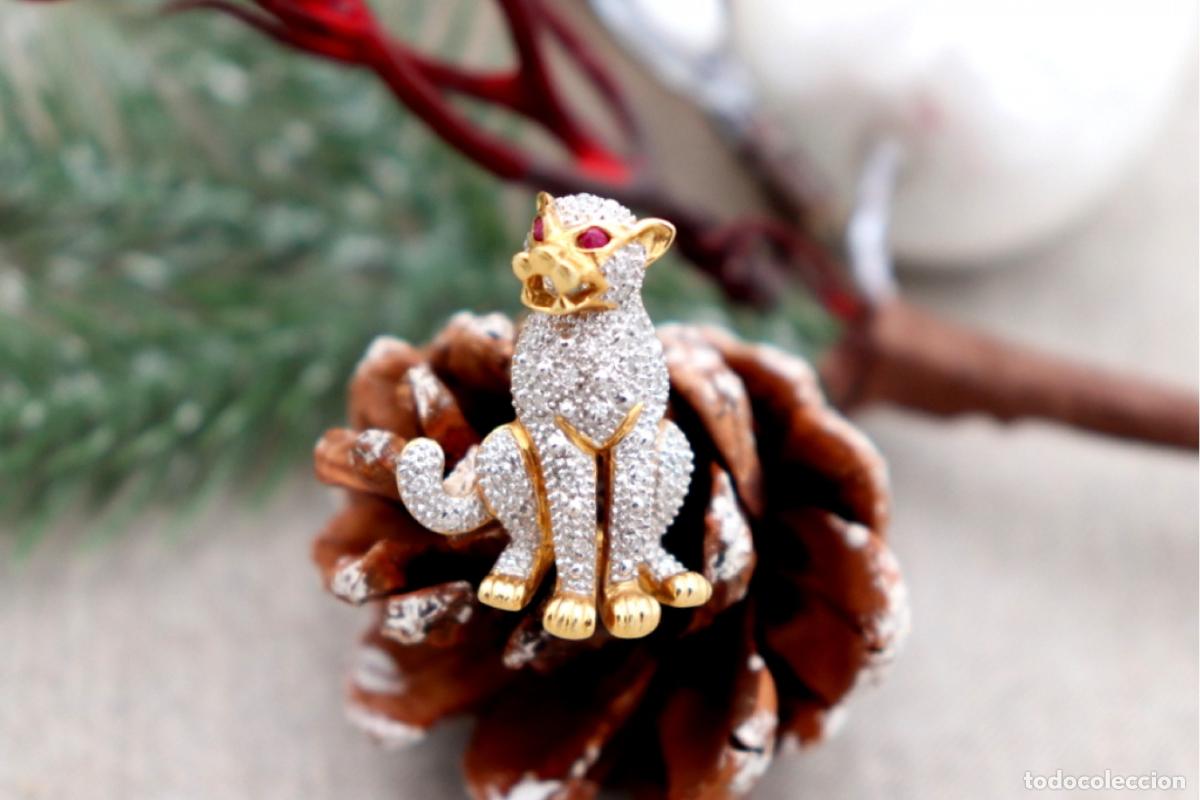 Gioielleria: Broche de oro de 18 quilates con diamantes y rub&iacute;es - Leopardo