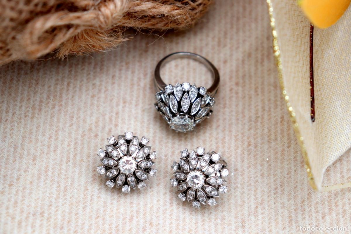 Schmuck: Conjunto de anillo y pendientes en oro de 19,2K y platino con diamantes.