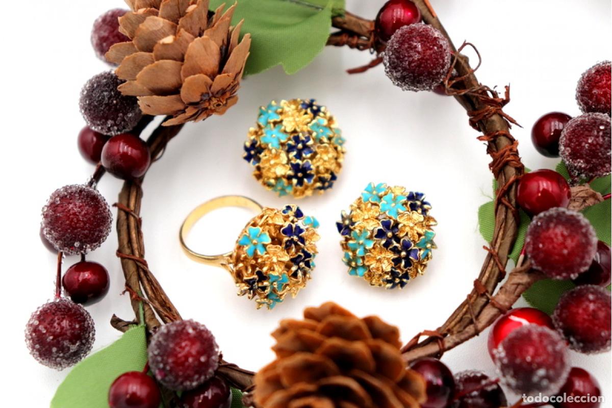 Schmuck: Conjunto de pendientes y anillo, en oro de 18K.