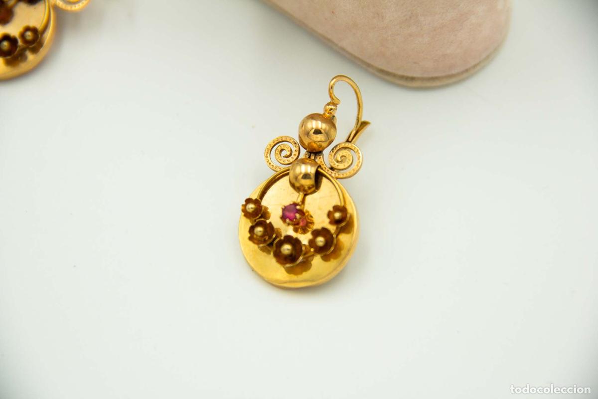 Joyeria: Conjunto de pendientes y colgante, en oro de 19,2K con rub&iacute;es. - Foto 2