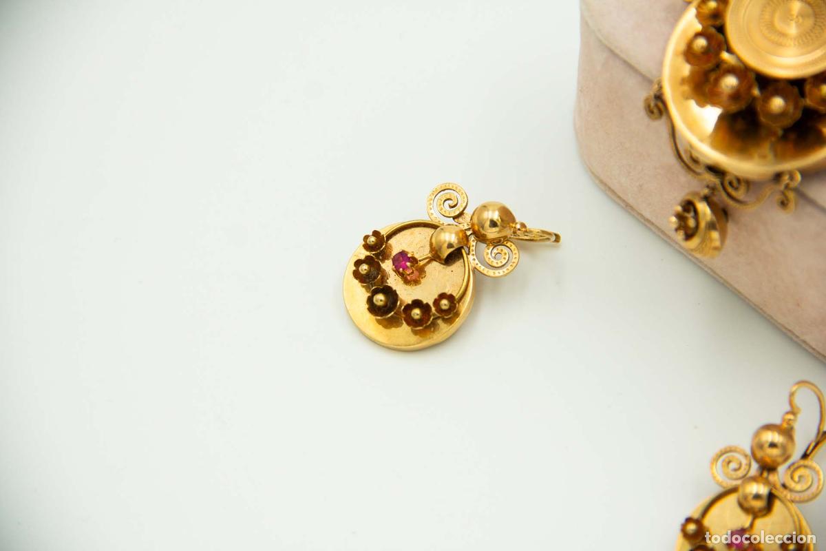 Joyeria: Conjunto de pendientes y colgante, en oro de 19,2K con rub&iacute;es. - Foto 3