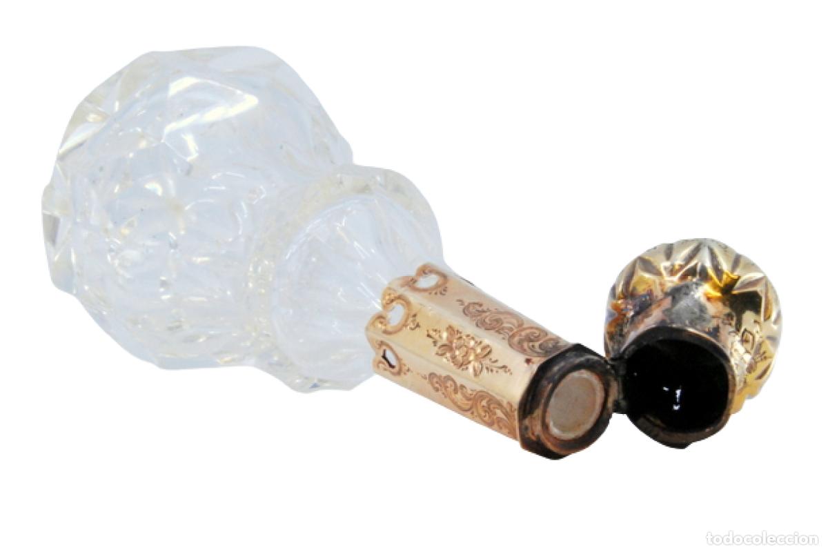 Schmuck: Frasco de perfume, fabricado en cristal y oro de 15K.