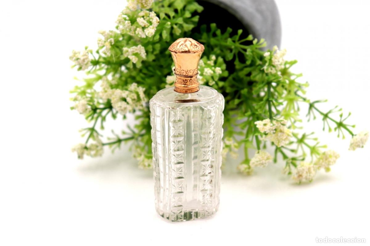 Schmuck: Frasco de perfume, fabricado en cristal y oro de 15K.
