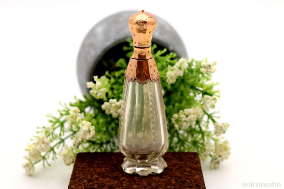 Schmuck: Frasco de perfume, fabricado en cristal y oro de 15K.