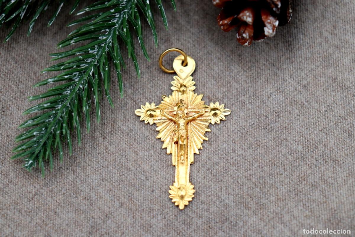 Schmuck: Colgante crucifijo en oro de 19,2K.