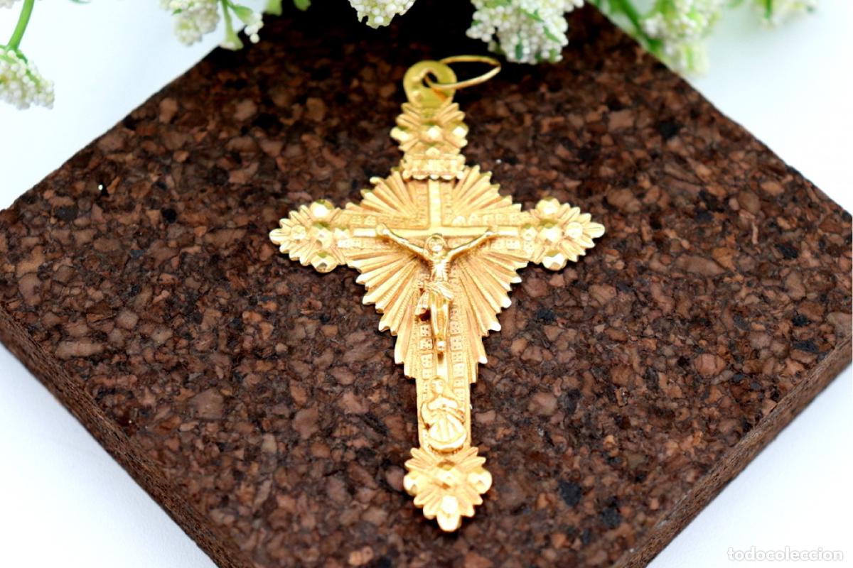 Jewelry: Colgante crucifijo en oro de 19,2K.