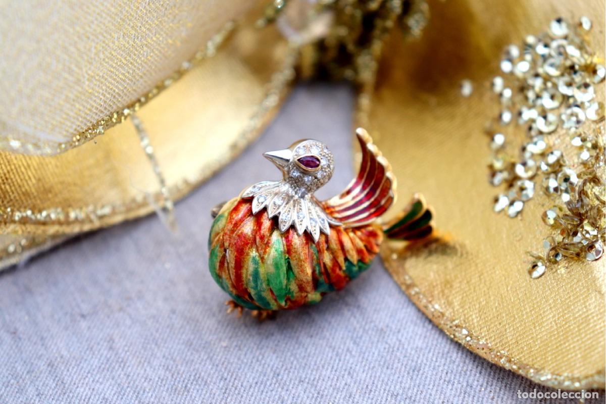 Joaillerie: Broche de Oro 19,2K con diamantes y rub&iacute; - Ave