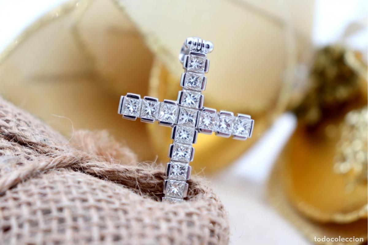 Gioielleria: Colgante cruz en oro blanco (19,2K) con diamantes.