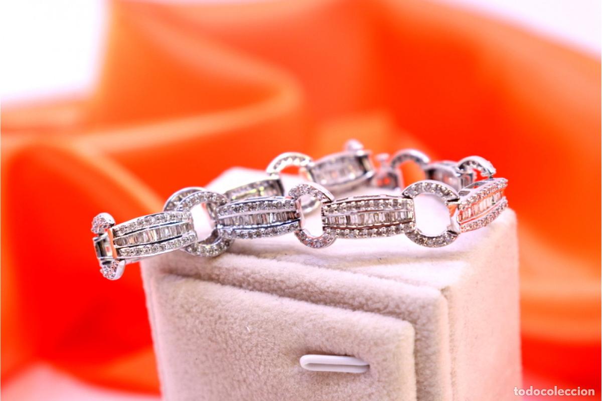 Joyeria: Pulsera de oro blanco de 15 quilates con diamantes.