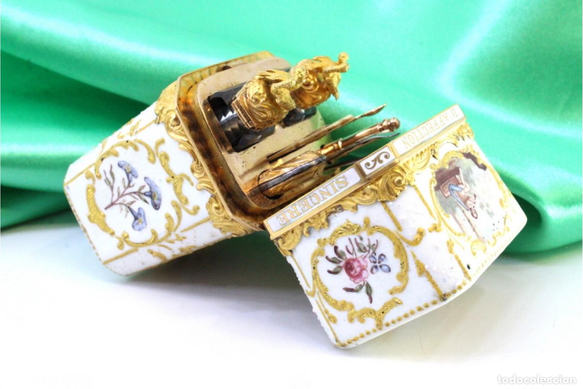 Schmuck: Utensilios de escritura fabricados en cer&aacute;mica, oro y diamante.