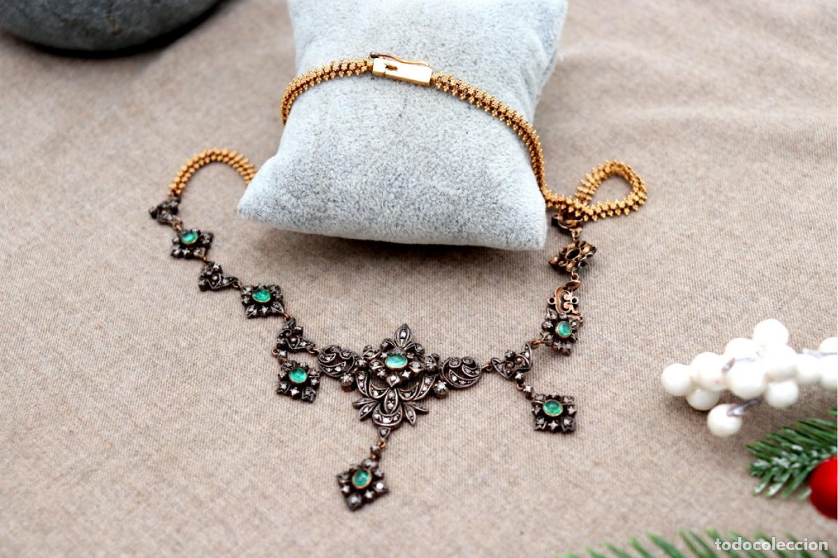 Joaillerie: Collar en oro y plata de 19,2K con esmeraldas y diamantes.