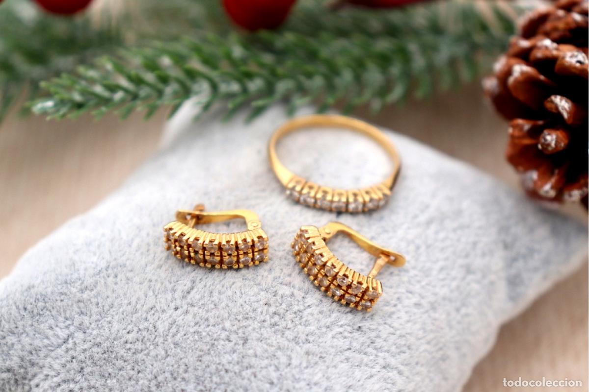 Schmuck: Pendientes y anillo engastados en oro de 19,2K con diamantes.