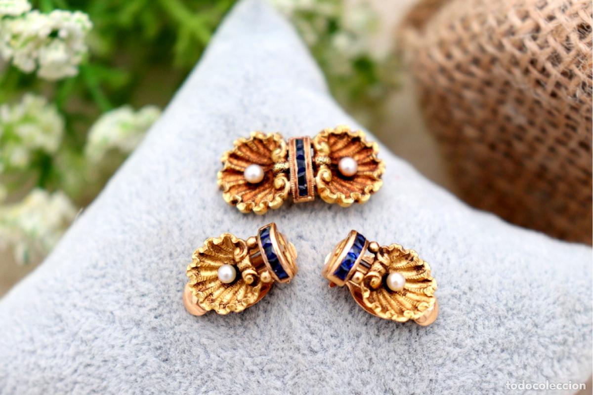Schmuck: Conjunto de broche y pendientes en oro de 19,2K con perlas y zafiros australianos.