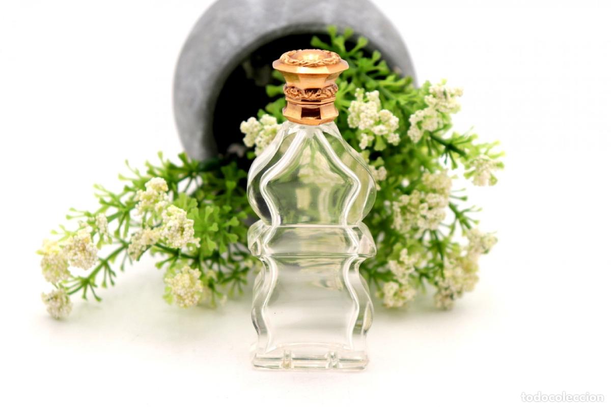 Schmuck: Frasco de perfume, fabricado en cristal y oro de 15K.