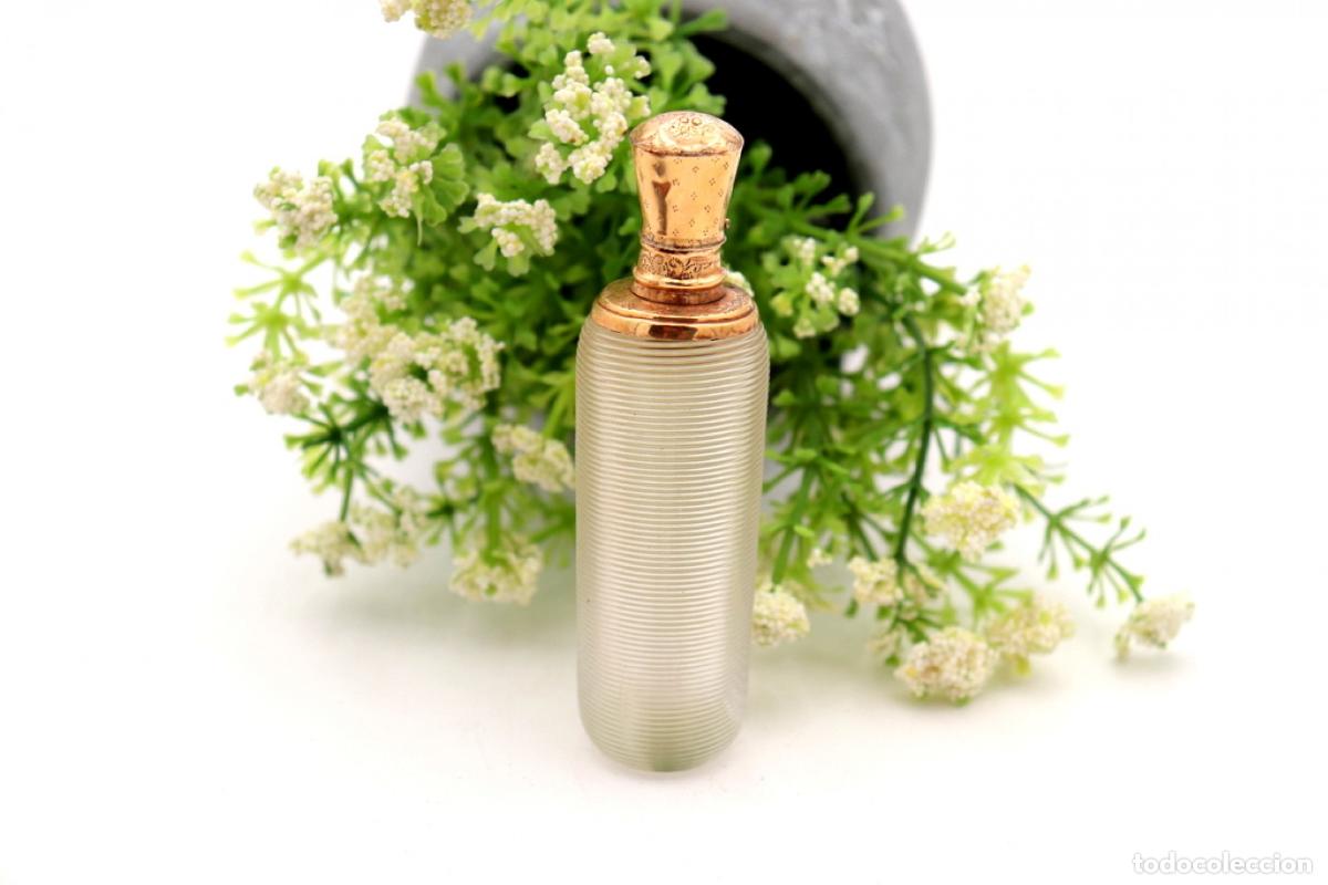 Schmuck: Frasco de perfume, fabricado en cristal y oro de 15K.