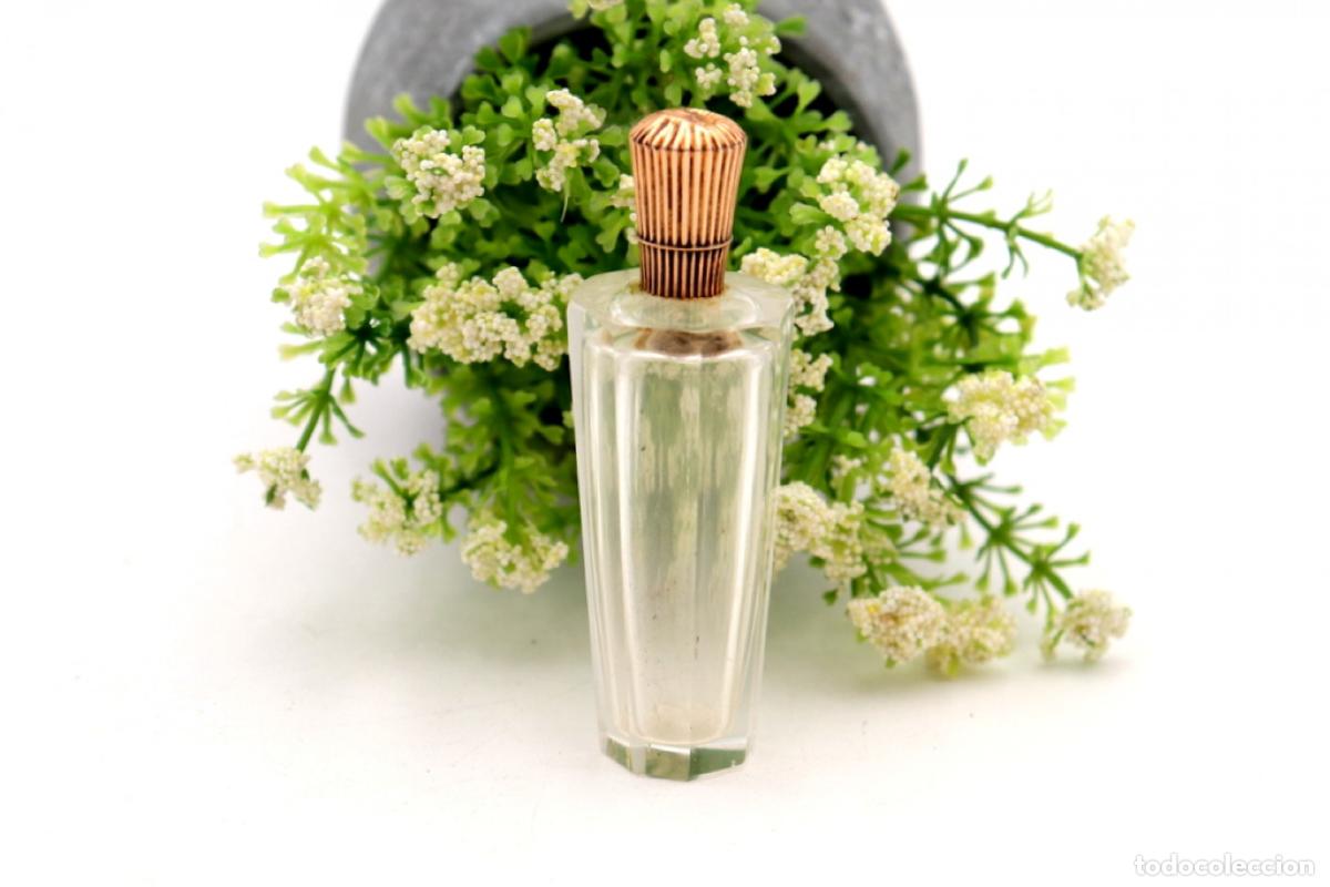 Joyeria: Frasco de perfume, fabricado en cristal y oro de 15K.