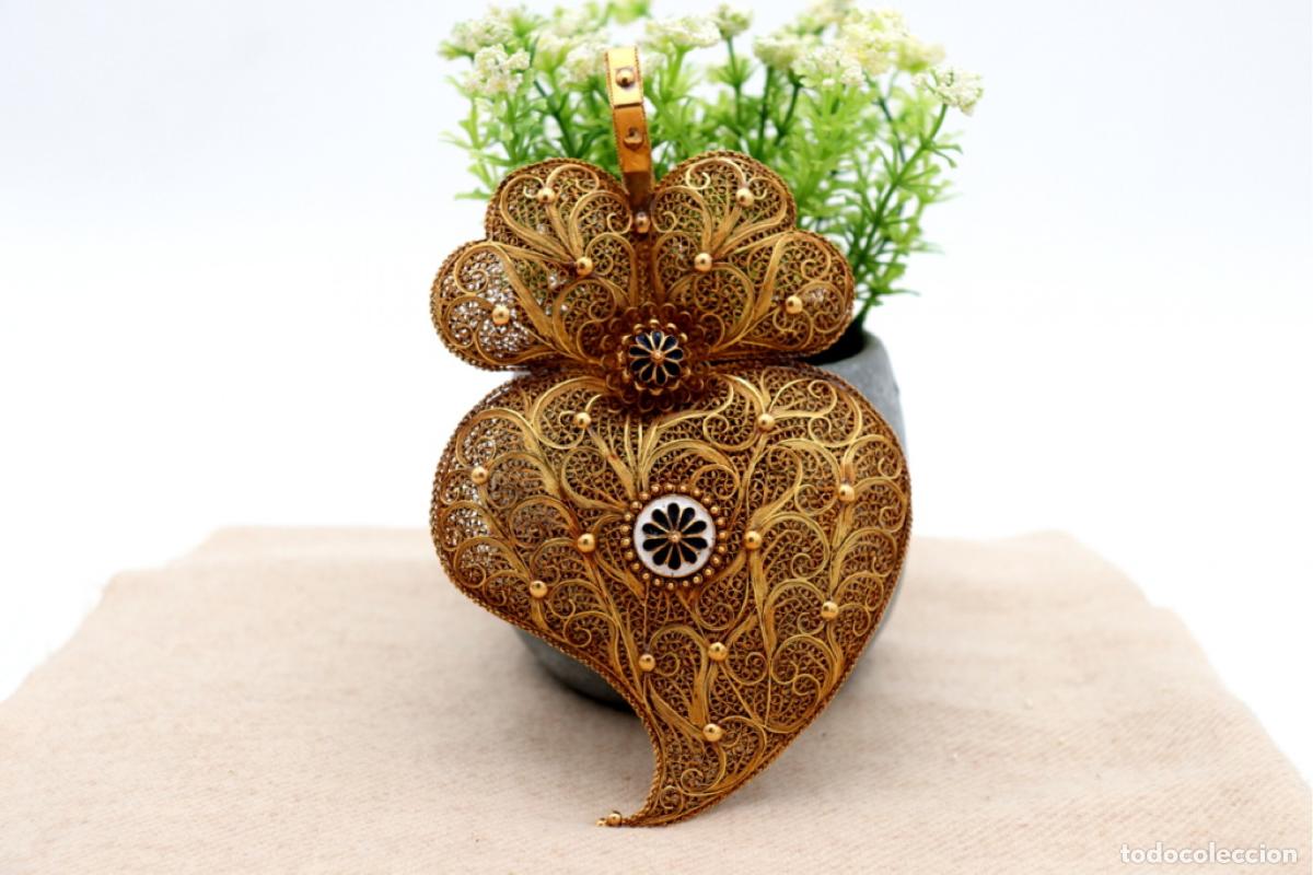 Joaillerie: Colgante en forma de coraz&oacute;n en filigrana de oro de 19,2K.