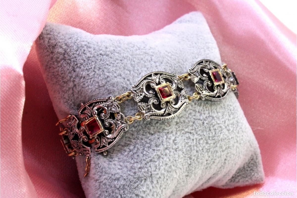 Joyeria: Pulsera en oro y plata de 19,2K con diamantes y rub&iacute;es.