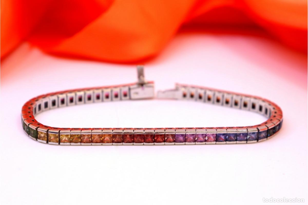 Joyeria: Pulsera de oro blanco de 18 quilates con piedras topacios.