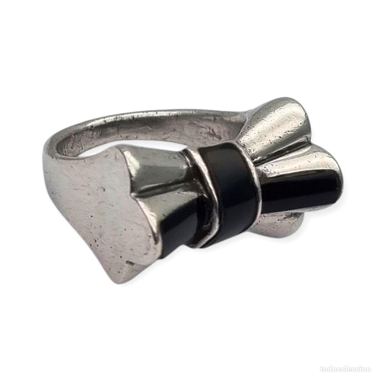 Joyeria: Anillo Art D&eacute;co franc&eacute;s de plata y &oacute;nix dise&ntilde;o lazo firmado AP Circa 1940
