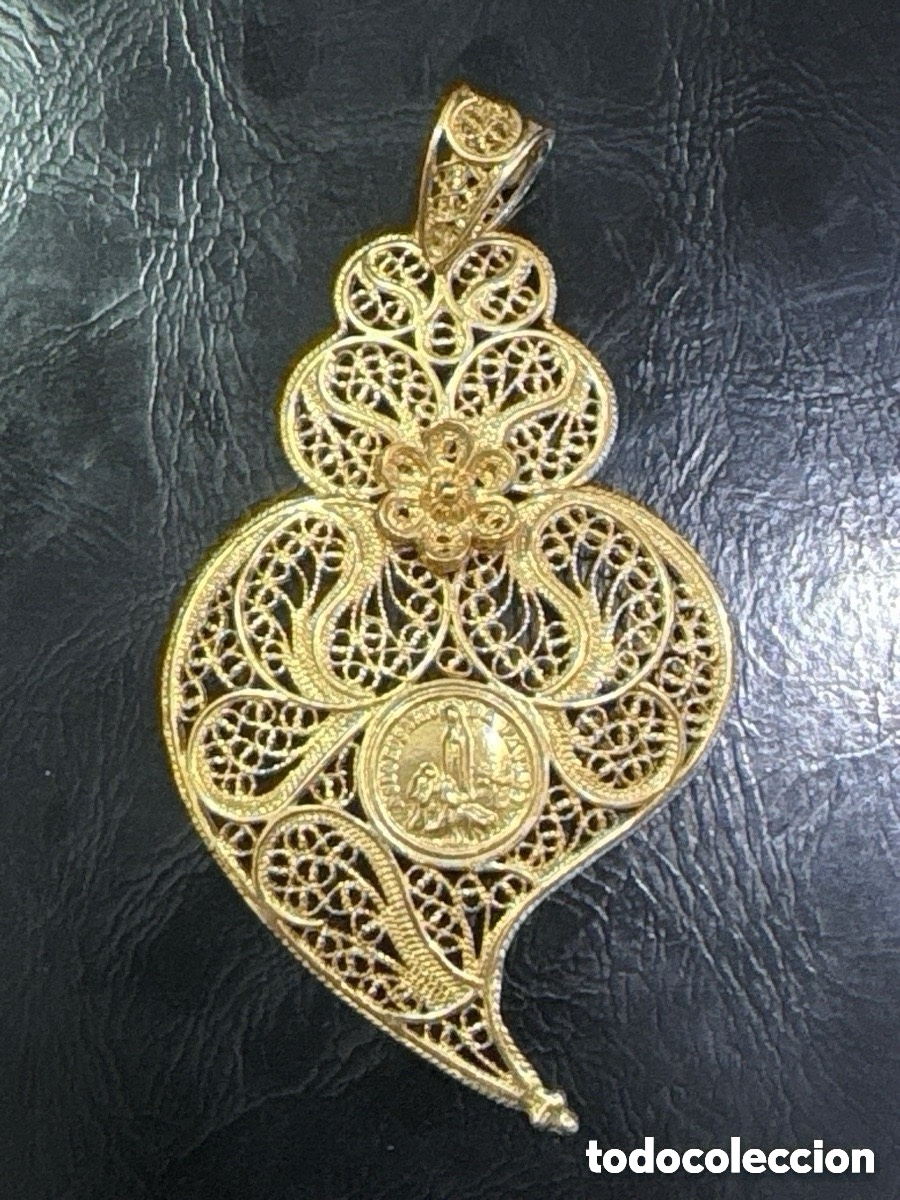 Jewelry: Colgante religioso en plata dorada y filigrana, Virgen de F&aacute;tima (A7)