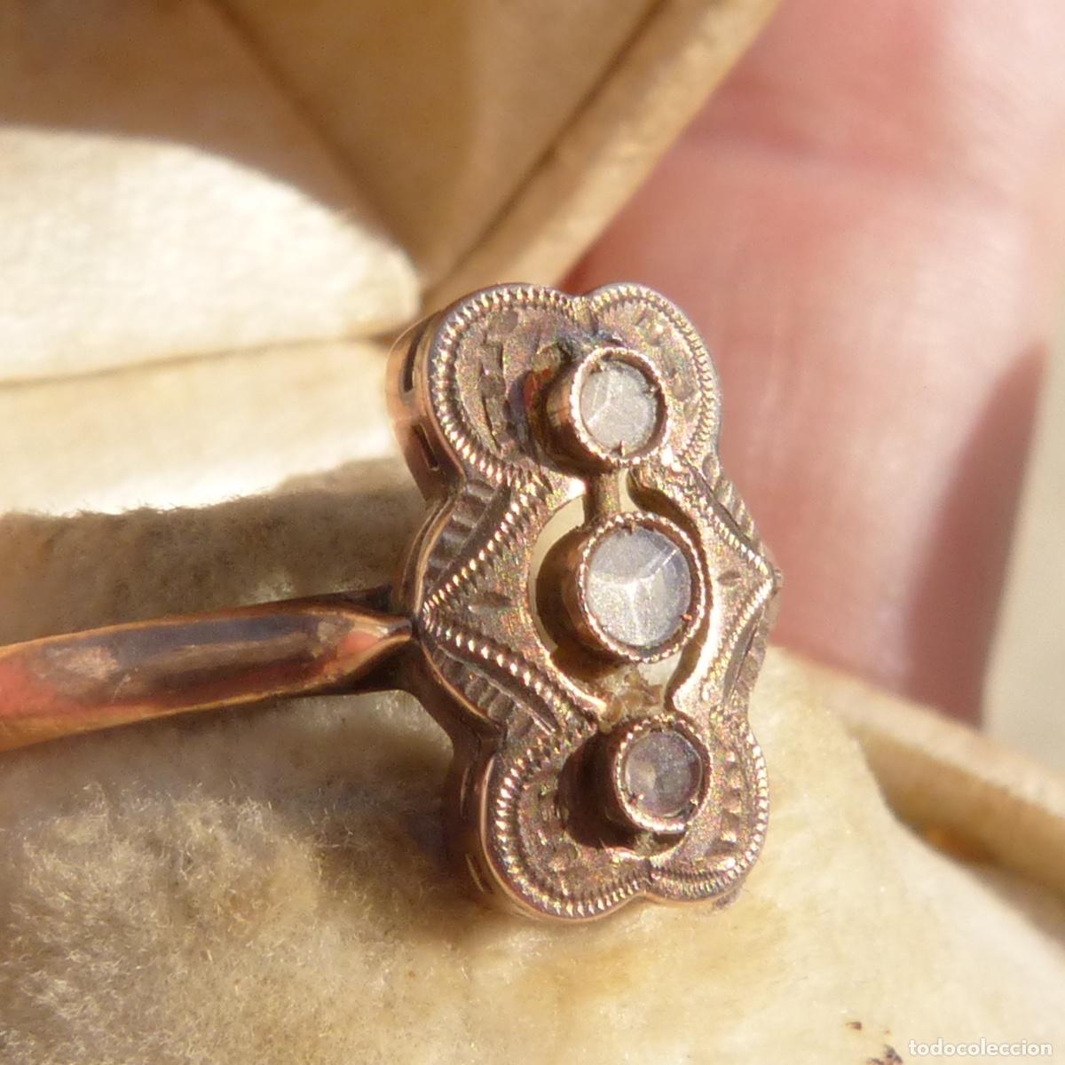 Joyeria: Antiguo anillo de oro bajo en su estuche original, plateria de Venancio Arandia Denia. 1,06gr.