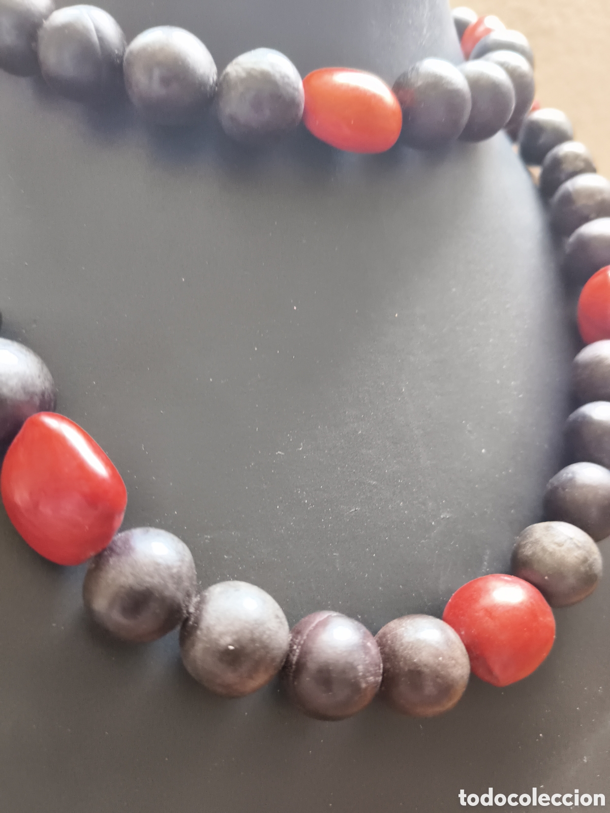 Joyeria: Hermoso collar de semillas rojas y negras - Foto 3