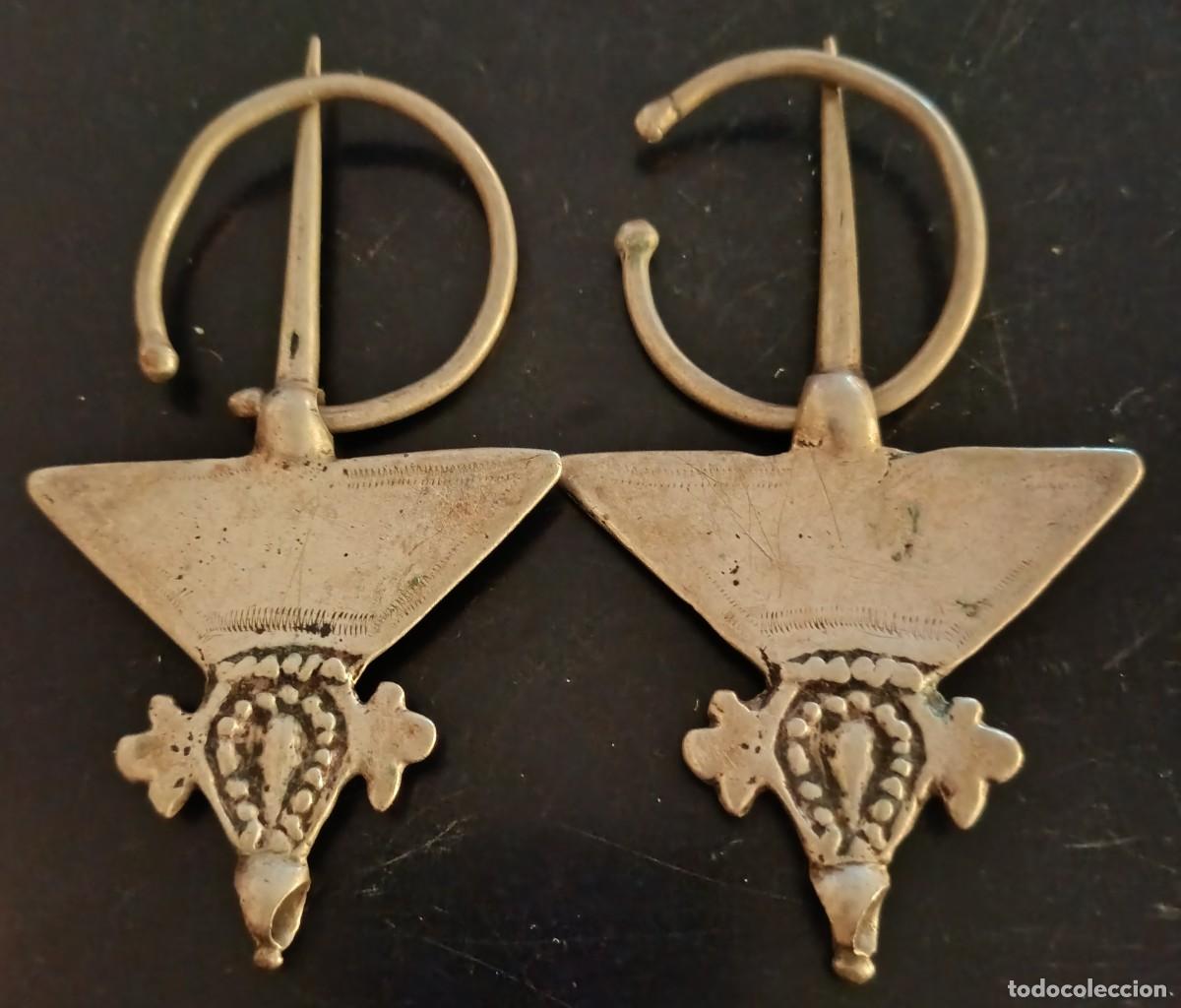 Joaillerie: PAREJA DE F&Iacute;BULAS BEREBER DE PLATA. 9.50 * 5.30 CMS. 24.32 GRAMOS + 9.50 * 5.30 CMS. 25.24 GRAMOS.