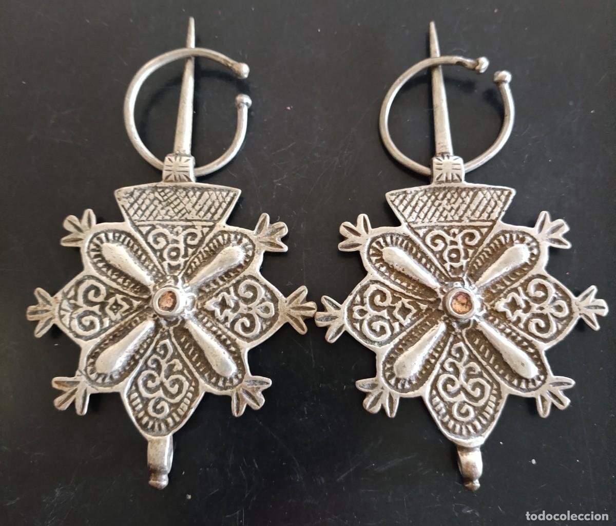 Joaillerie: PAREJA DE F&Iacute;BULAS BEREBER DE PLATA. 12.10 * 7.10 CMS. 45.11 GRAMOS + 11.80 * 6.90 CMS. 43.11 GRAMOS.