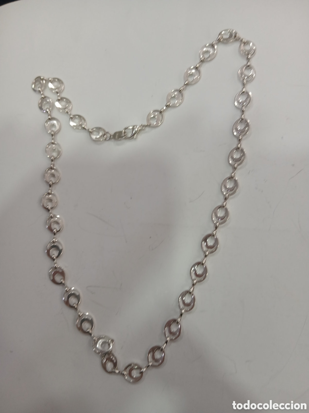 Joalharia: Gargantilla de metal plateado. (L57)
