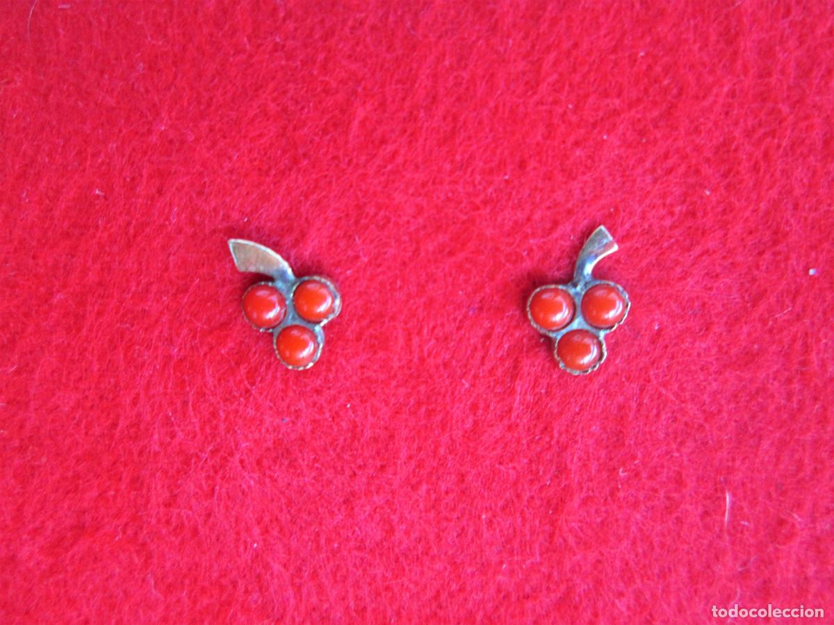 Joyeria: PENDIENTES DE ORO DE 18 KLTS. RACIMO BOLITAS ROJO CORAL - SIN ESTRENAR