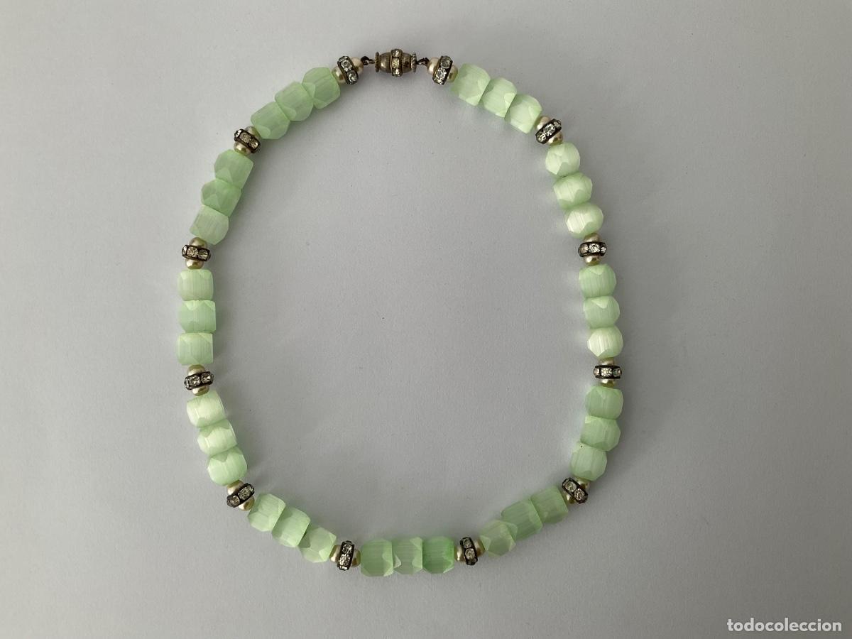 Joyeria: Collar gargantilla vintage de vidrio satinado verde menta con strass