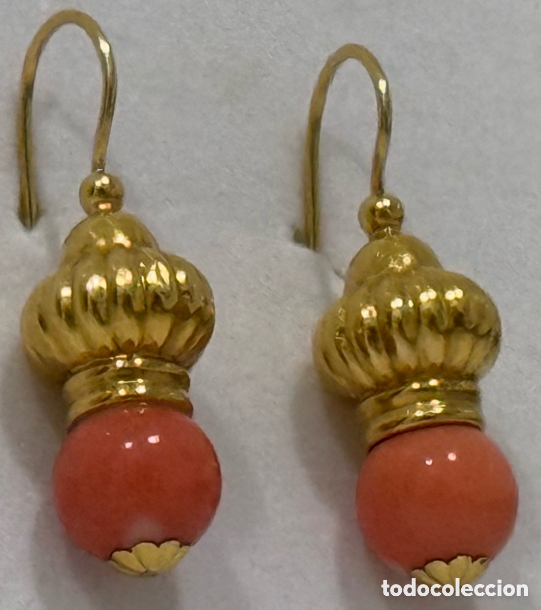 Joyeria: ELEGANTES PENDIENTES ORO AMARILLO 18K Y CORAL