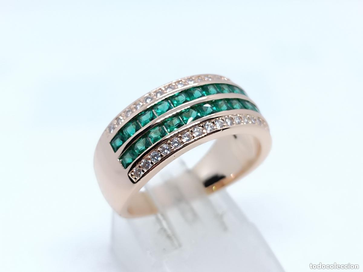 Joyeria: Precioso anillo en oro de 14k con pave de esmeraldas talladas estilo art deco