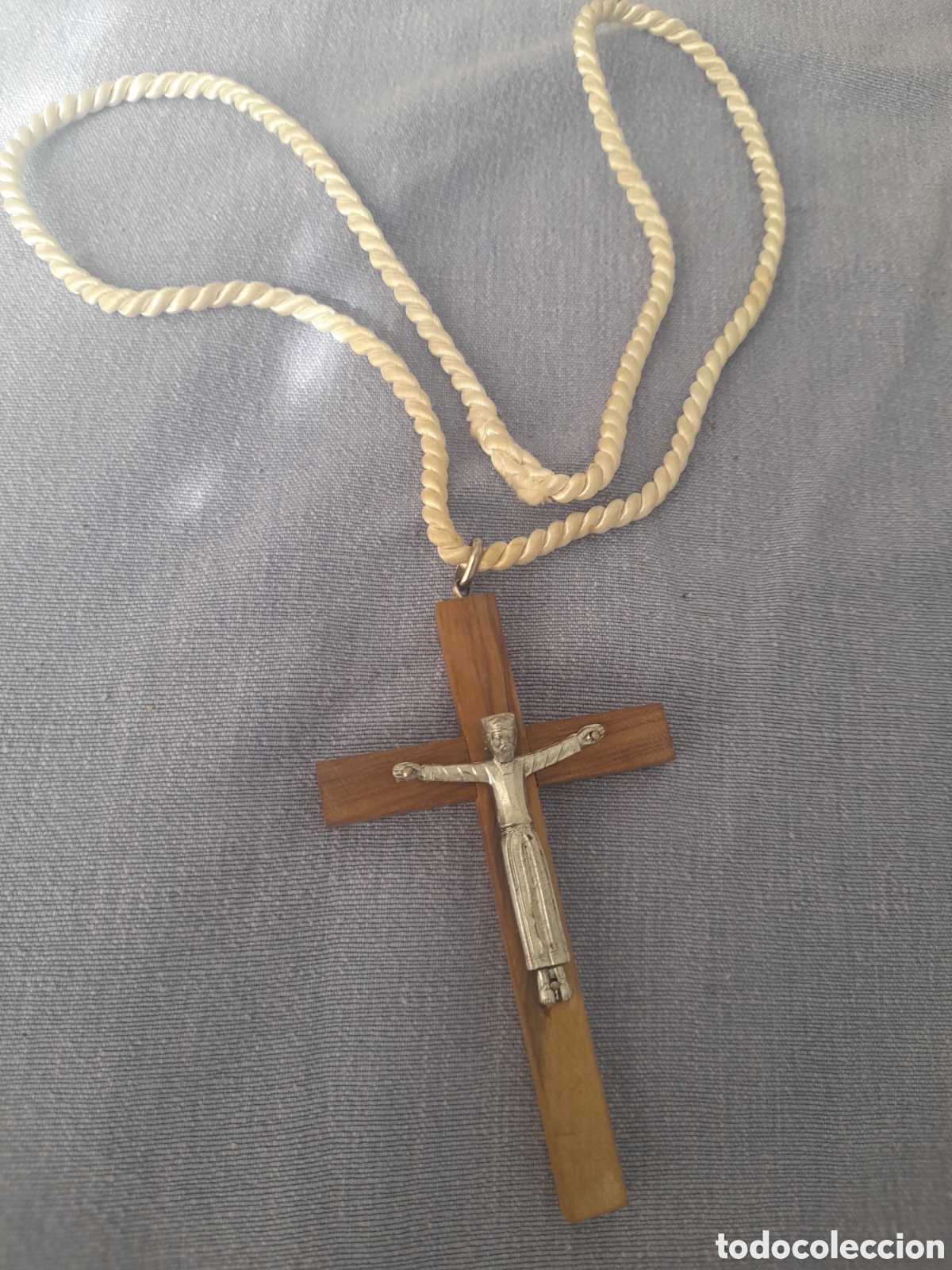 Joyeria: Crucifijo Rom&aacute;nico de Madera y Plata/Metal &ndash; Primera Comuni&oacute;n Vintage