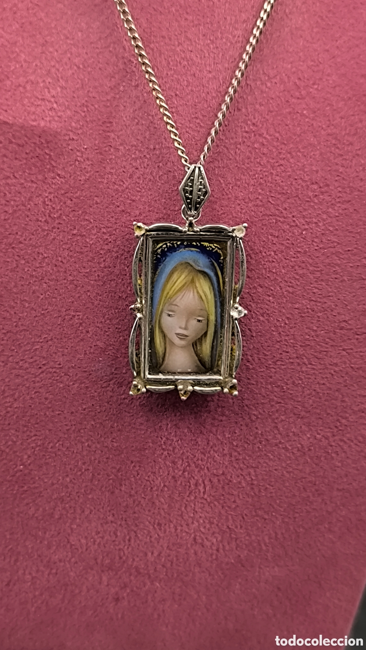 Joyeria: Collar de plata con colgante esmaltado de la Virgen. Estilo modernista