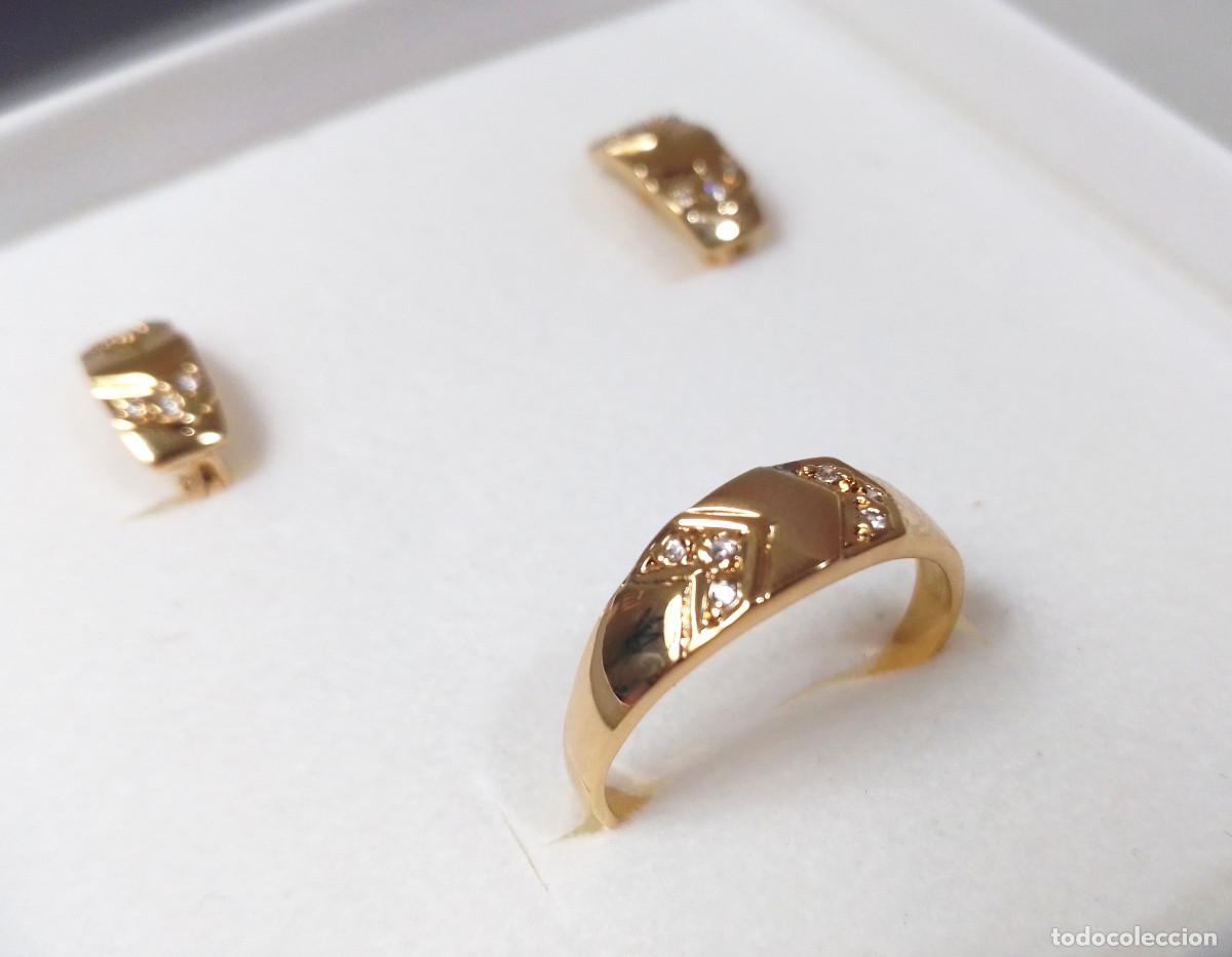Joyeria: Juego de anillo y pendientes cl&aacute;sicos de plata de ley ba&ntilde;ados en oro con circonitas