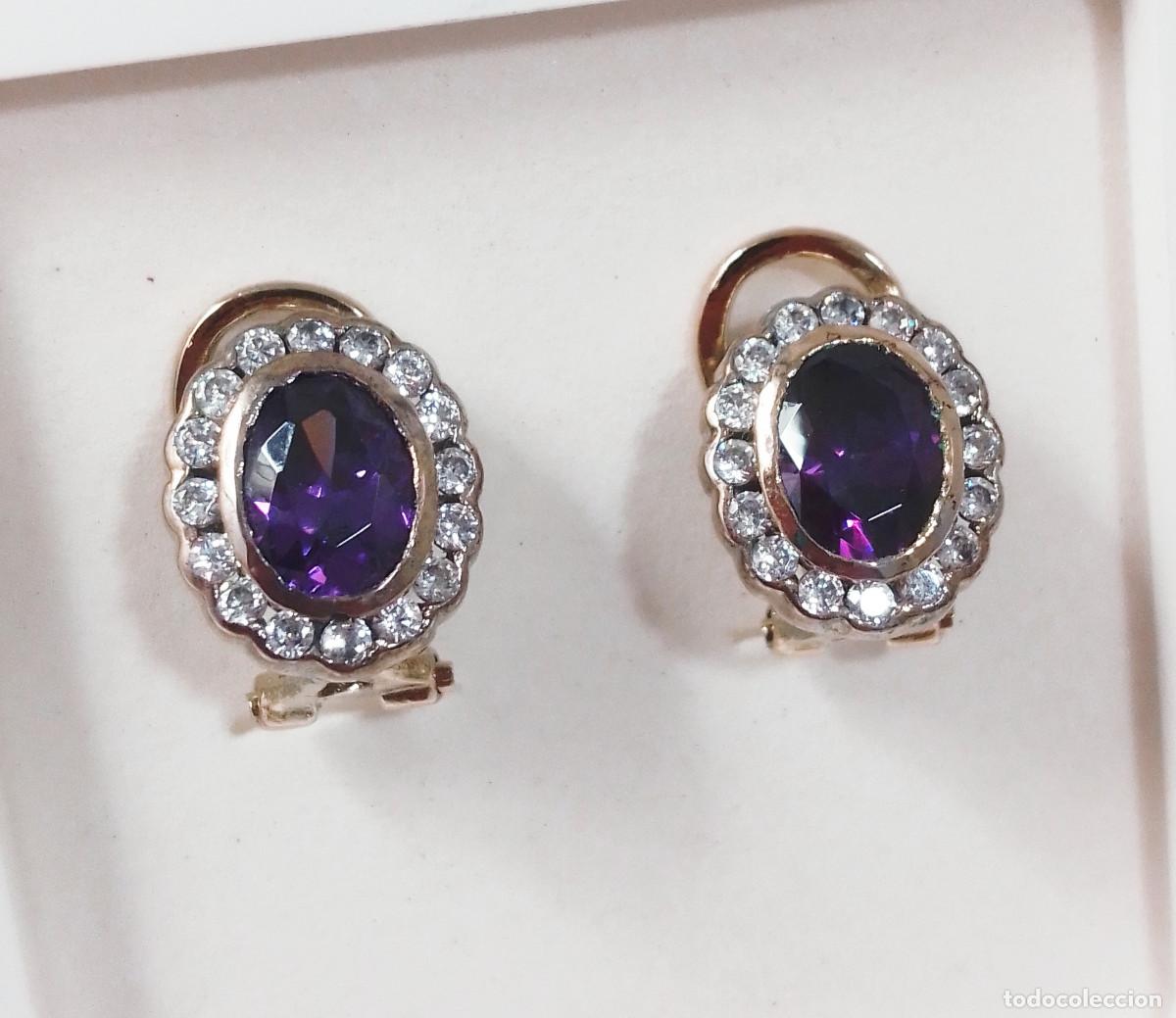 Gioielleria: Pendientes cl&aacute;sicos de plata de ley ba&ntilde;ados en oro con circonitas blancas y color amatista