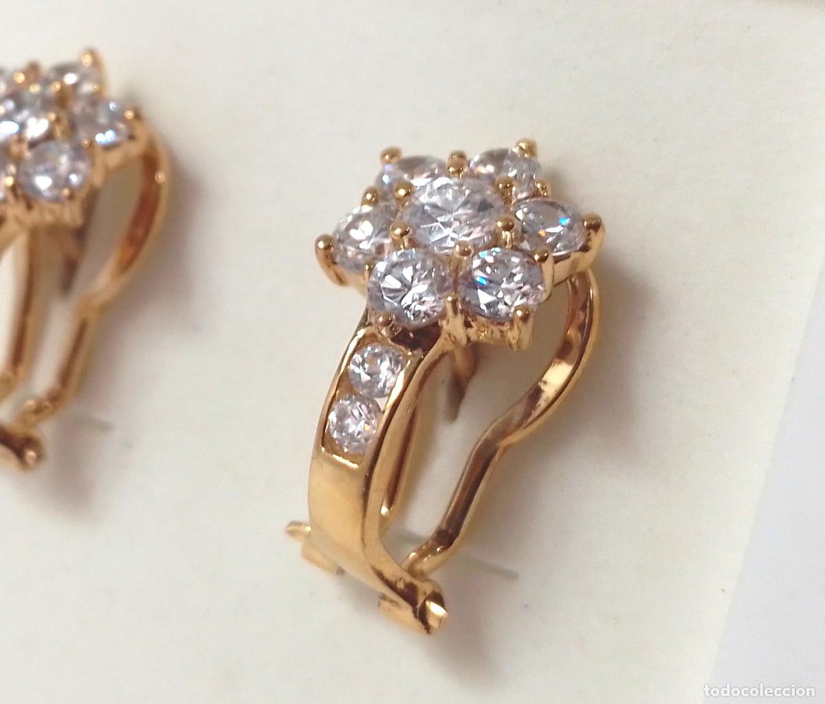 Joyeria: Pendientes cl&aacute;sicos de plata de ley ba&ntilde;ados en oro con circonitas