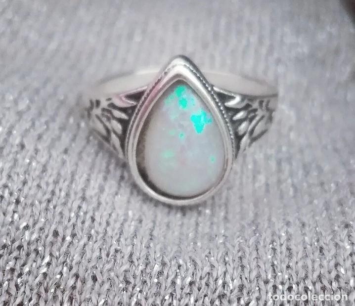 Joyeria: Original anillo color plata vieja con piedra gota de agua lunar &oacute;palo de fuego blanco 18,5mm di&aacute;m.
