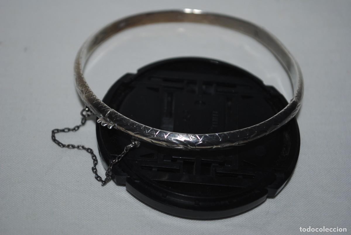 Joyeria: PULSERA DE PLATA CON GRABADOS VARIOS .