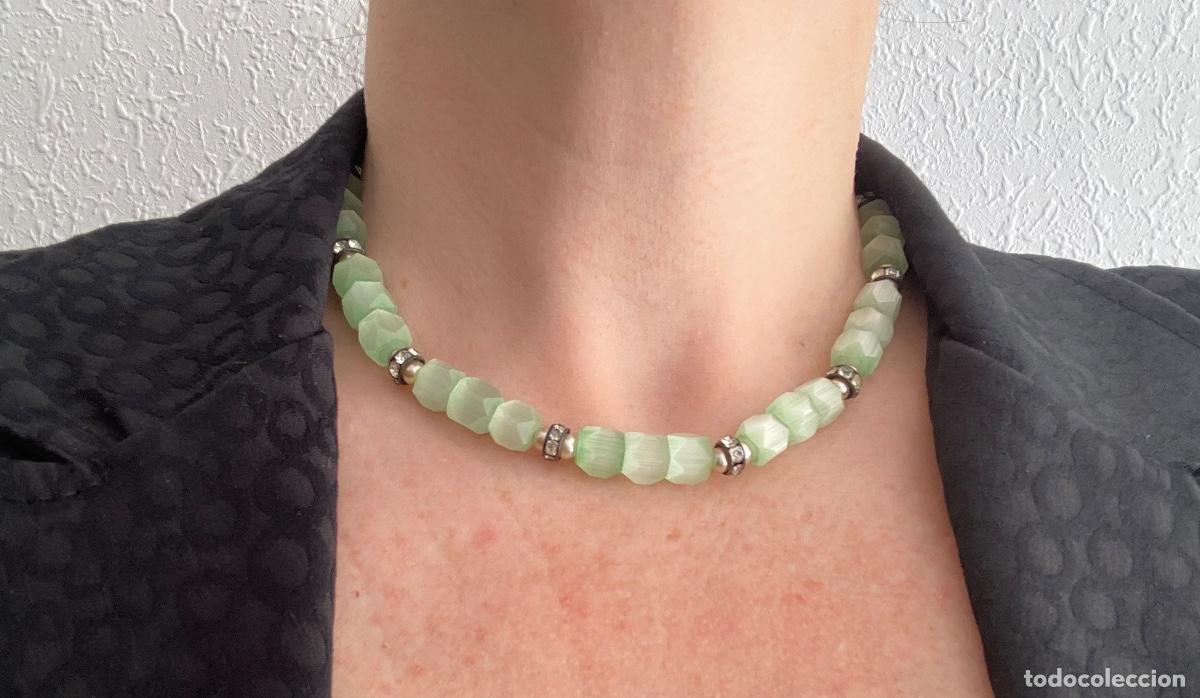 Joyeria: Collar gargantilla vintage de vidrio satinado verde menta con strass
