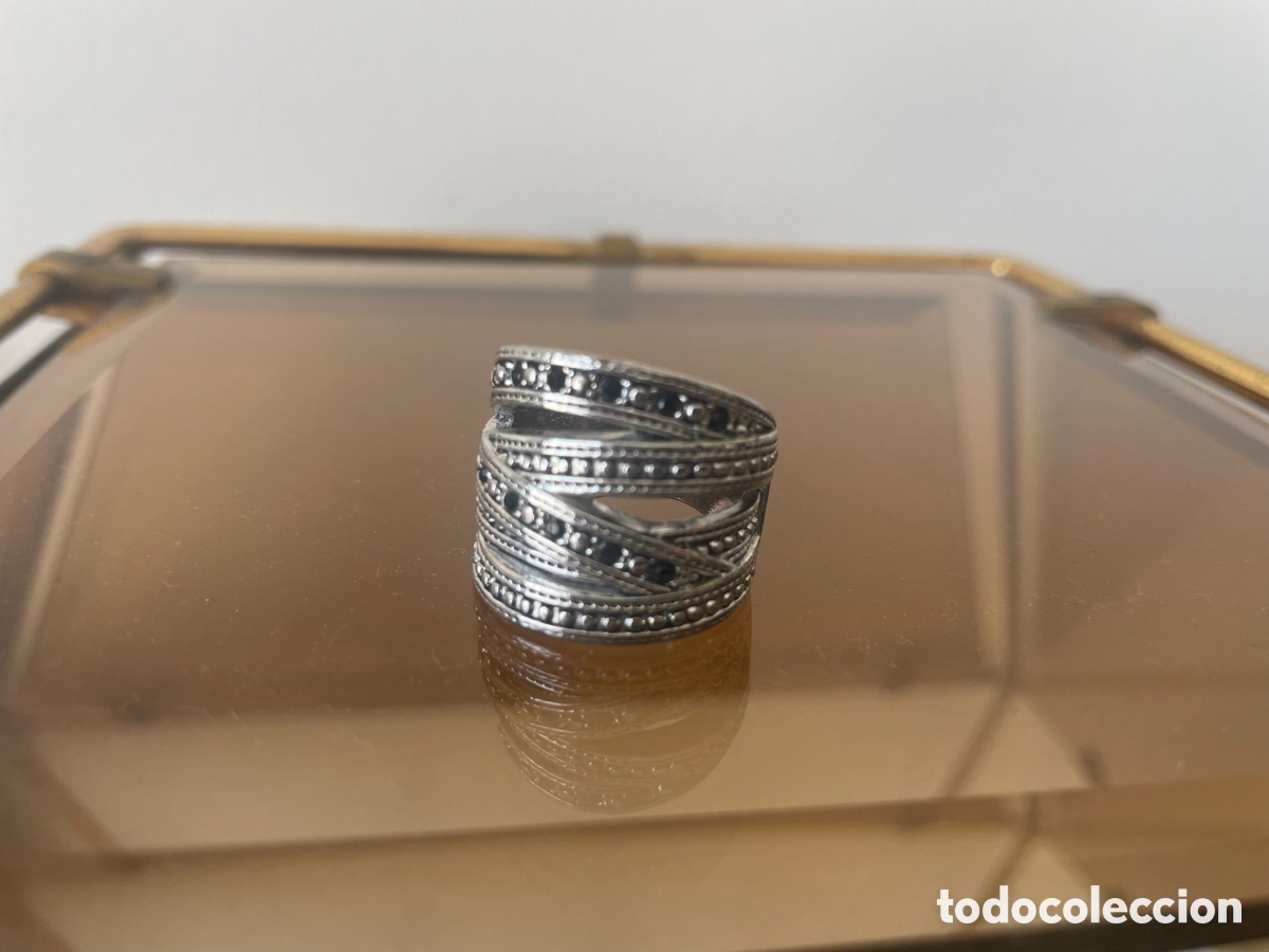 Joyeria: anillo de color plateado con cristales - Foto 2
