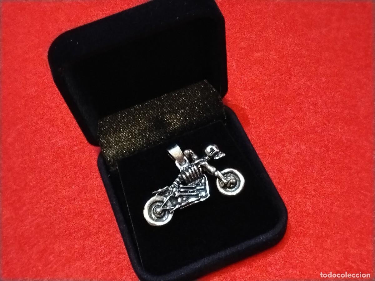 Gioielleria: PRECIOSA CAJA CON COLGANTE MOTORISTA EN ACERO INOX