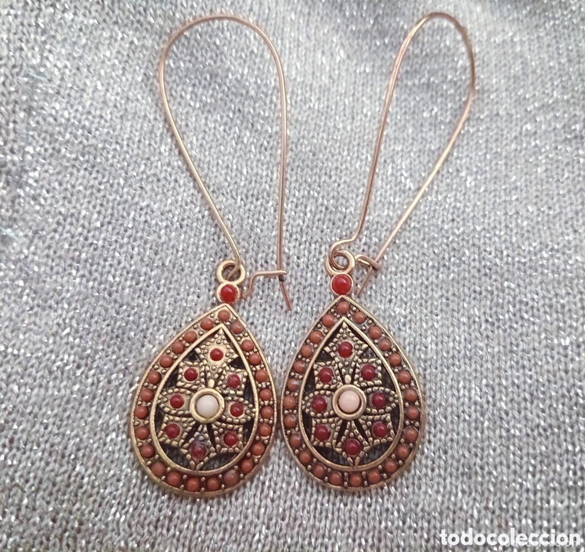 Joyeria: Preciosos pendientes con forma de l&aacute;grima, color cobre y rojo. 6cm largo completo