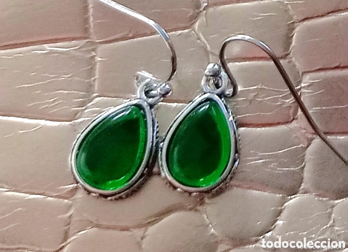 Joyeria: Originales pendientes de gancho plateados gota de agua, l&aacute;grima verde esmeralda 1,3cm L. Muy bonitos