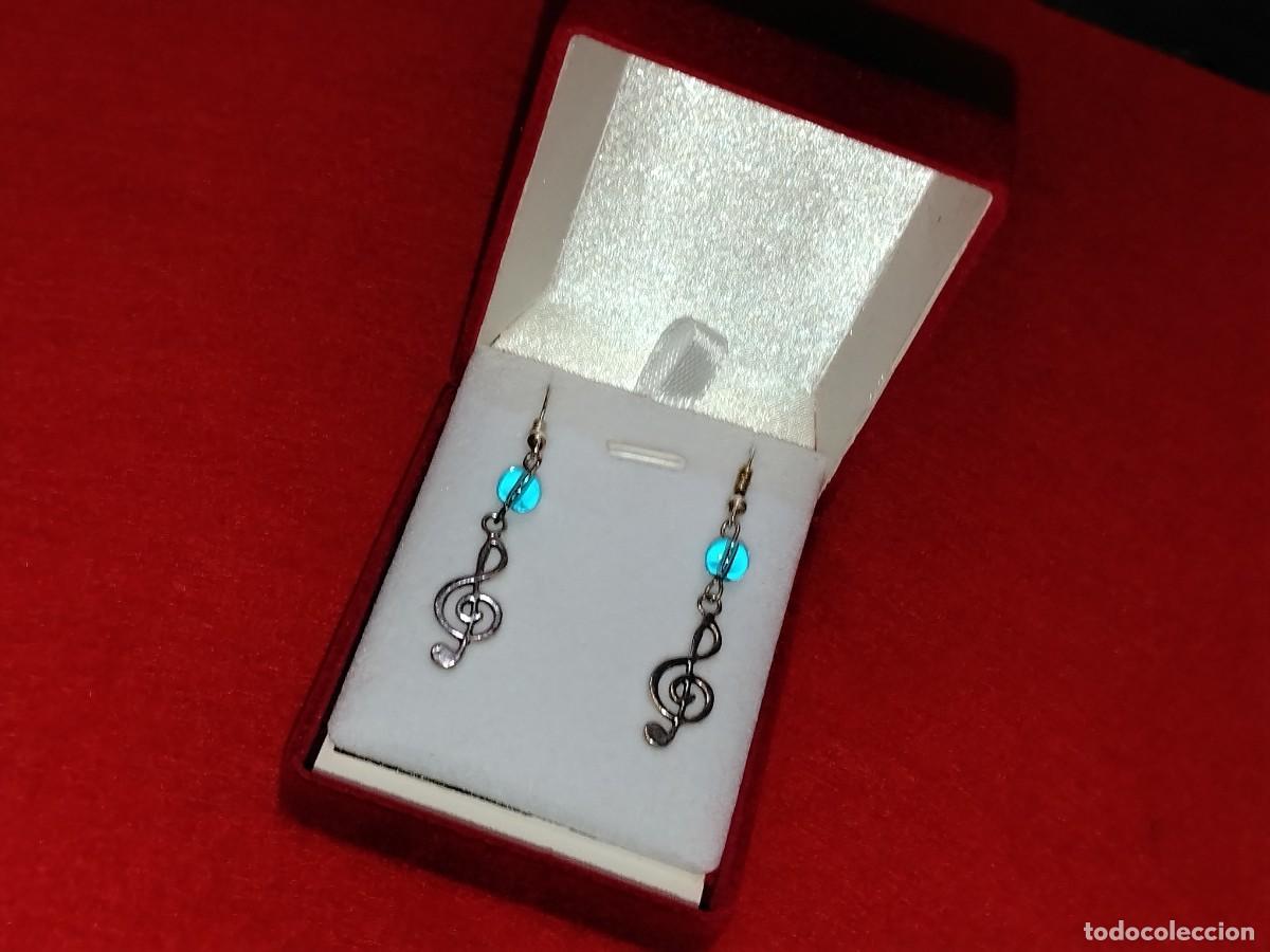 Joyeria: PRECIOSOS PENDIENTES PIEDRA AGUA MARINA CON CLAVE DE SOL,EN CAJA DE TERCIOPELO