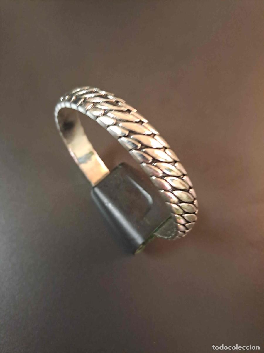 Joyeria: Pulsera met&aacute;lica con dise&ntilde;o de piel de serpiente, nueva