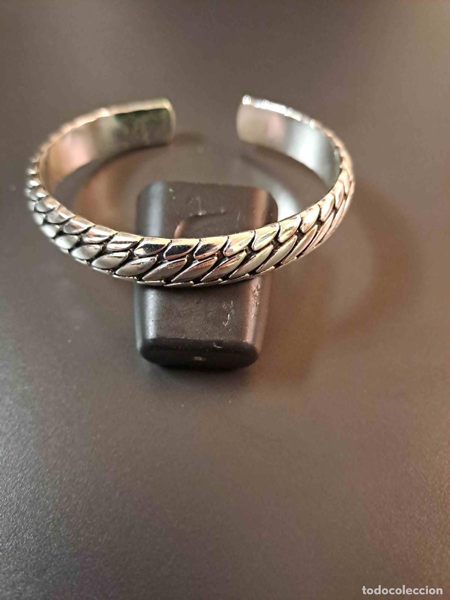 Joyeria: Pulsera met&aacute;lica con dise&ntilde;o de piel de serpiente, nueva